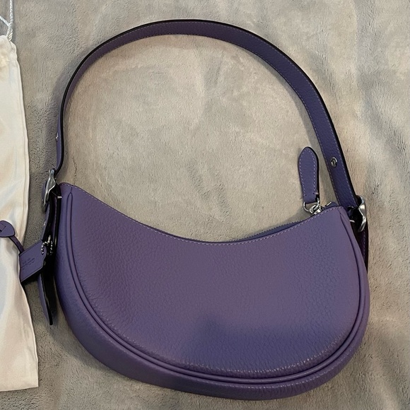 Coach Luna shoulder bag in violet color - Picture 2 of 5